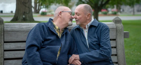 Zwei schwule ältere Herren